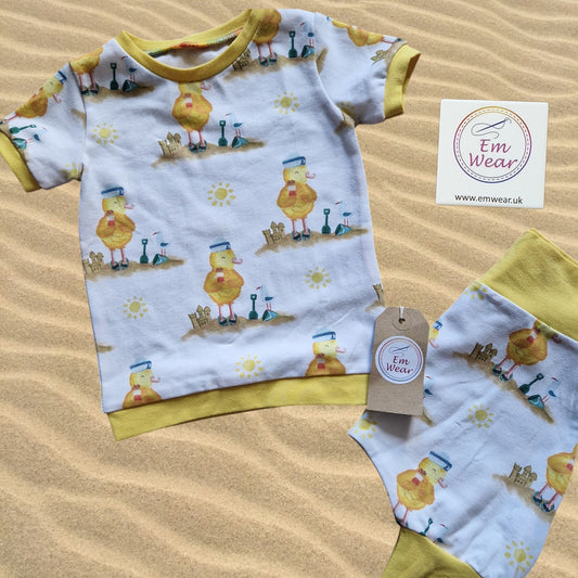 Duck on Beach T-shirt & Shorts Loungewear Set