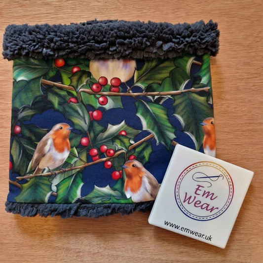 Winter Robins Snood